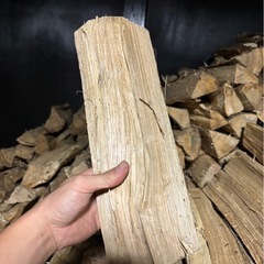 高品質な薪 (ナラ) 50kgの画像