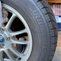 【値下げ】スタッドレスタイヤ　185/70R14 ホイール付の画像