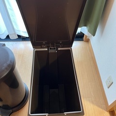 ゴミ箱45Lスリムペダルペールの画像