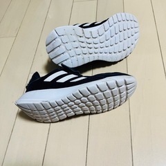 adidas スニーカー19cmの画像