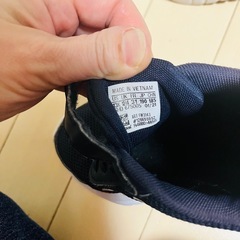 adidas スニーカー19cmの画像