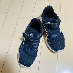 adidas スニーカー19cmの画像