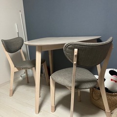 ダイニングテーブル チェア二脚の画像
