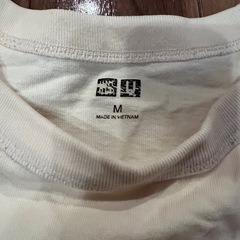 UNIQLO Tシャツ　Mサイズ　ベージュの画像