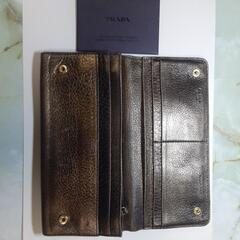 PRADA　プラダ　財布　ゴールド　外見使用感ありますがまだまだ。中身チャックは大丈夫。の画像