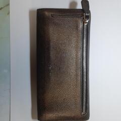 PRADA　プラダ　財布　ゴールド　外見使用感ありますがまだまだ。中身チャックは大丈夫。の画像