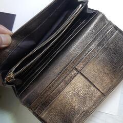 PRADA　プラダ　財布　ゴールド　外見使用感ありますがまだまだ。中身チャックは大丈夫。の画像