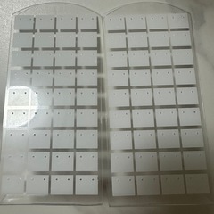 ２つの金額ピアス収納　値下げ⚪︎