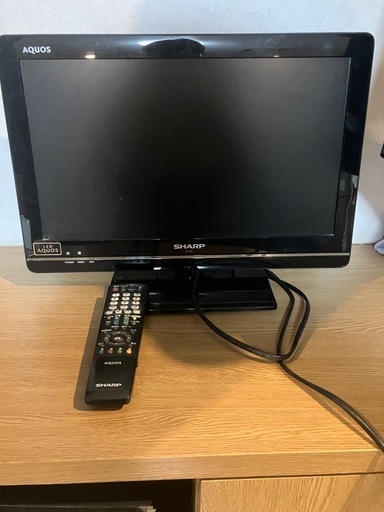 SHARP　シャープ　AQUOS 19インチ 液晶テレビ