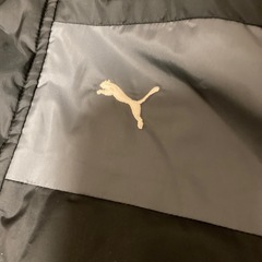 PUMAベンチコートの画像