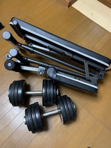 アジャスタブルベンチと可変ダンベル
