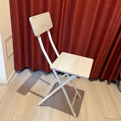 ニトリ 折りたたみデスクと椅子のセットの画像