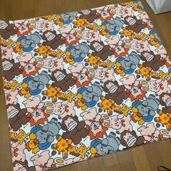 キルト生地のシート、95×95cm両面使える