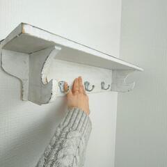 アンティーク風♡ホワイトな木製ウォールフック　コート掛け　飾り棚　3連フックの画像