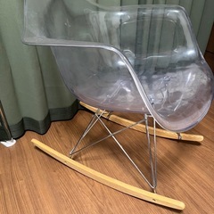 ロッキングチェア 室内 シェルチェア  ニーチェア イームズチェア スチールチェア ダイニングチェア おしゃれ 北欧 人気 シンプル カフェ おしゃれ カラー 和室 ゆりかご椅子 透明な白の画像