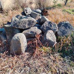 お庭造りに大小、いろんな形の石多数あります。の画像