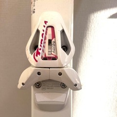 152cm ジュニア用 スキー板 ストック付き 女子 中古 kazama Winterhigh ROCKER 白系の画像