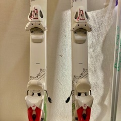 152cm ジュニア用 スキー板 ストック付き 女子 中古 kazama Winterhigh ROCKER 白系の画像