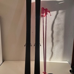 値下げ 140cm 女子 ジュニア用 スキー板 ストック付き 中古 Kazama SPAX ピンク系の画像