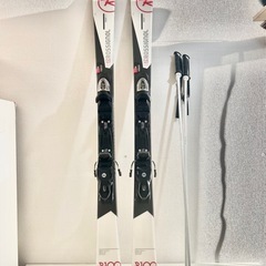 156cm ジュニア用 スキー板  ストック付き ROSSINGNOL PURSUIT 100 中古 白系 中級者から上級者向けの画像