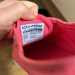 ピンクスニーカーの画像