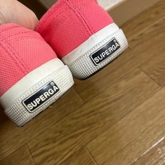 ピンクスニーカーの画像