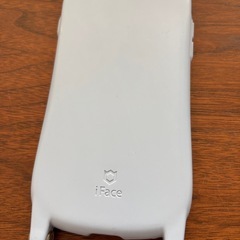 iFace iPhone SE ショルダーストラップホルダー付きの画像
