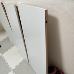 白色の板の画像