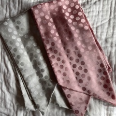 シルク100%のスカーフ2本セット