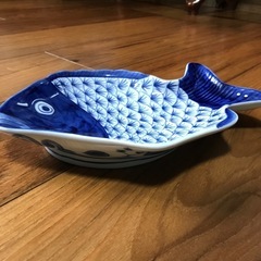 値下げ　50%off  タイ製　ホワイト&ブルー魚型皿の画像