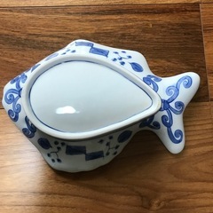 値下げ　50%off  タイ製　ホワイト&ブルー魚型皿の画像
