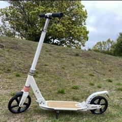 値下げした。折りたたみキックボード ホワイト 高さ調整可 スタンド付き