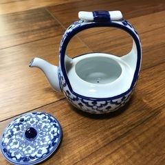 値下げ　60%off  タイ製　ホワイト&ブルー　醤油差し　塩&こしょう入れの画像