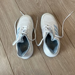 キッズテニスラケット（19㌅）&キッズテニスシューズ（17.5㎝）の画像