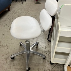 O2501-179 昇降チェア 汚れあり 中古の画像