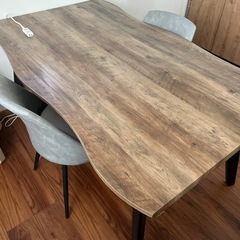 ダイニングテーブルの画像