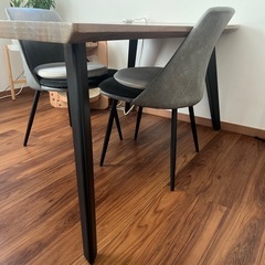 ダイニングテーブルの画像