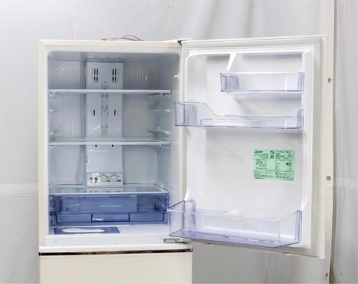 ピンクゴールドラインの入った冷蔵庫 (むっく🐾) 七里のキッチン家電