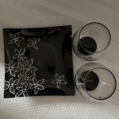 ジバンシー　ペアグラスとプレートのセット