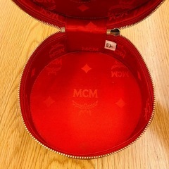 MCM 赤ポーチの画像