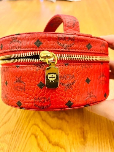 MCM 赤ポーチ