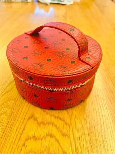 MCM 赤ポーチ