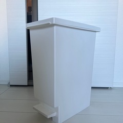ニトリ 消臭スリムペダルペール（20Lホワイト）