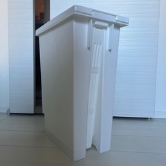 ニトリ 消臭スリムペダルペール（20Lホワイト）の画像