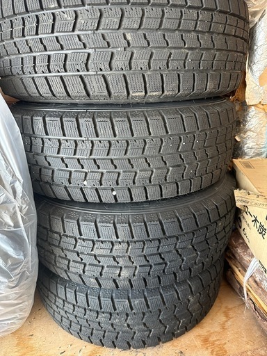 (保留中)195/65R15　スタッドレスタイヤ