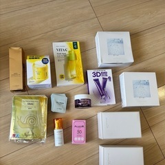 美顔器、炭酸パック、美容液などのスキンケア用品の画像
