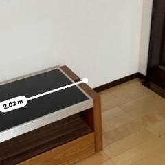 黒いガラス板がカッコいいテレビ台の画像