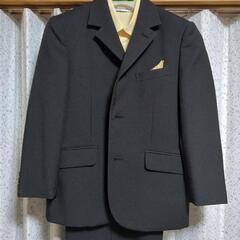 男児スーツ　１３０センチ