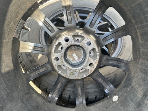 クラウンに使用！スタッドレスセットバリ山215/65R16アルファードヴェルファイアなど114.3