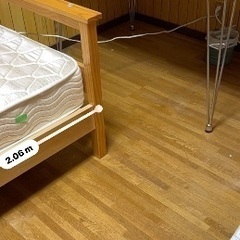 木製シングルベットの画像